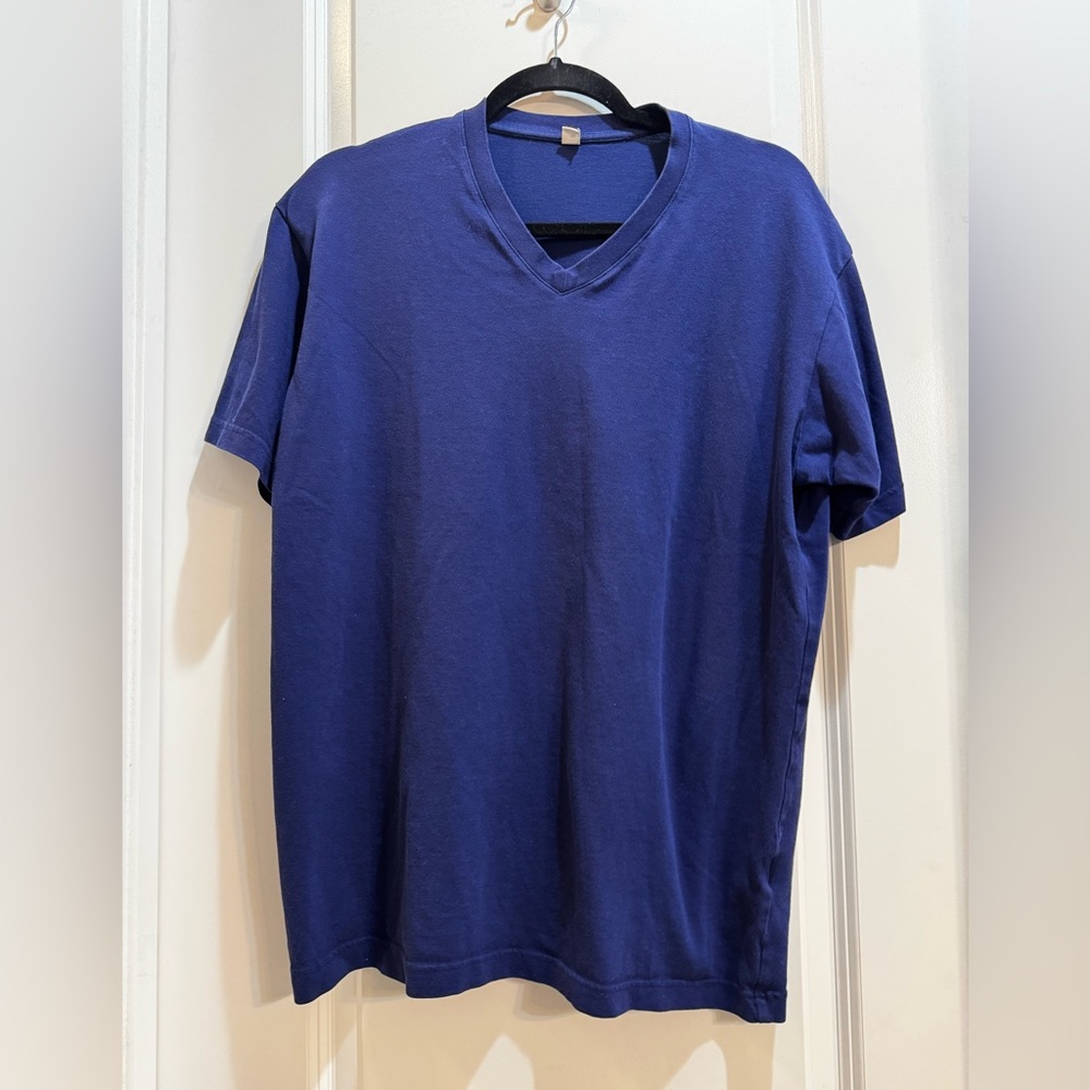 Uniglo Navy Blue Vneck Short Sleeve Tee Large Armpit To Armpit22” Length 28”